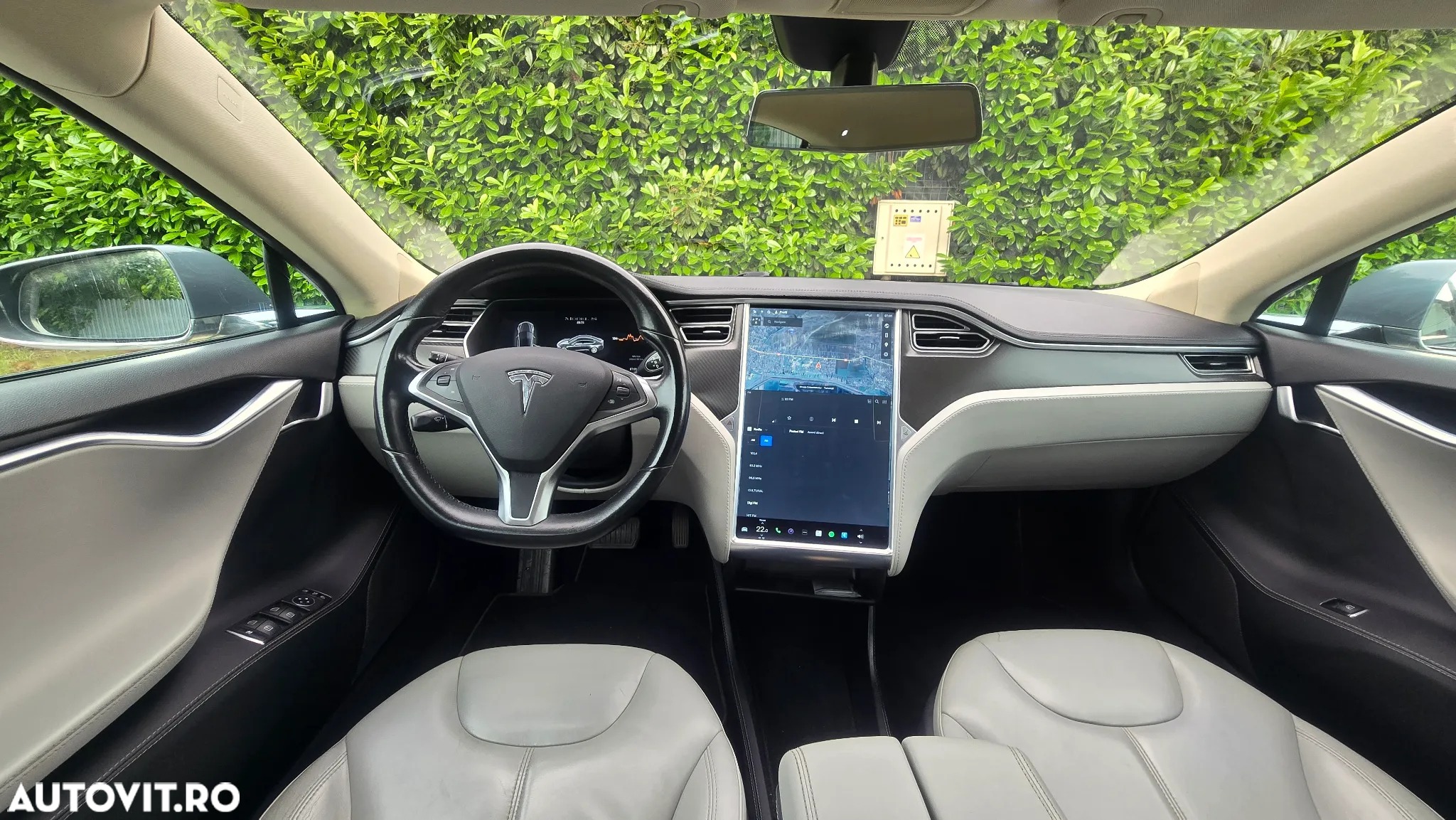 Tesla Model S - 10