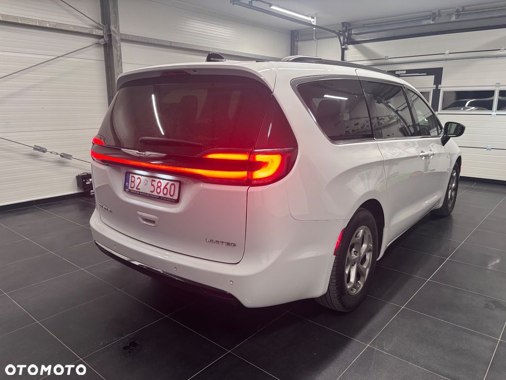 Chrysler Pacifica - 4