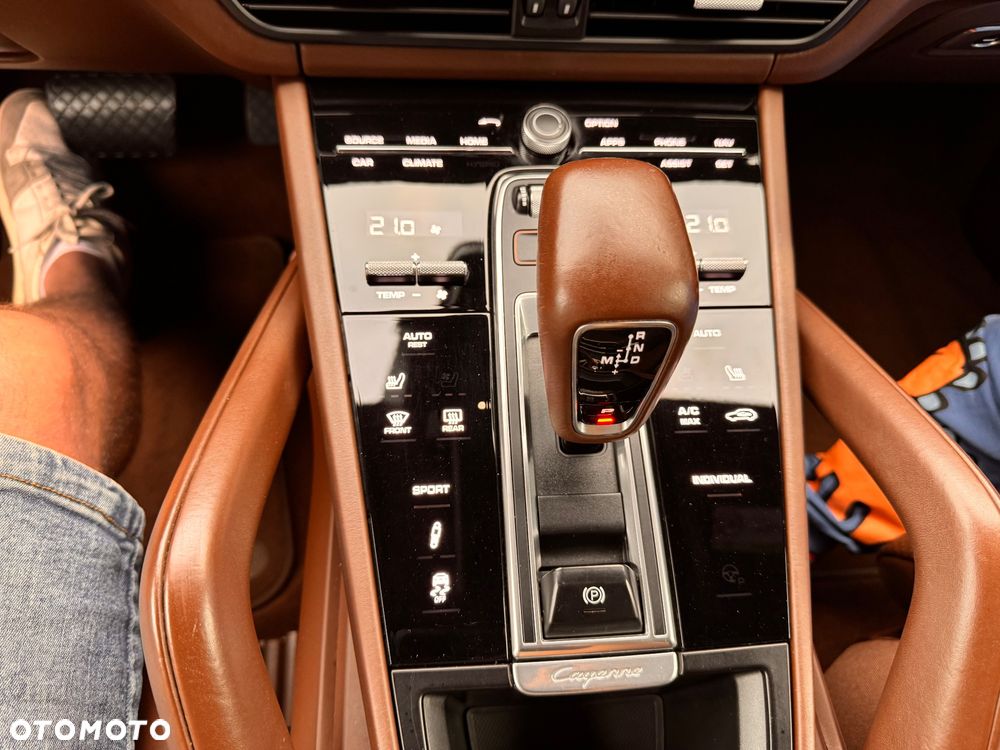 Porsche Cayenne Platinum Edition - 9