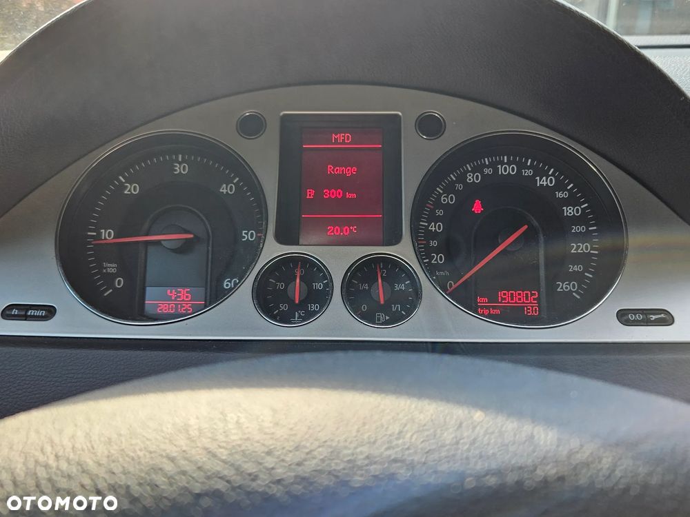 Volkswagen Passat 2.0 TDI Comfortline - 8