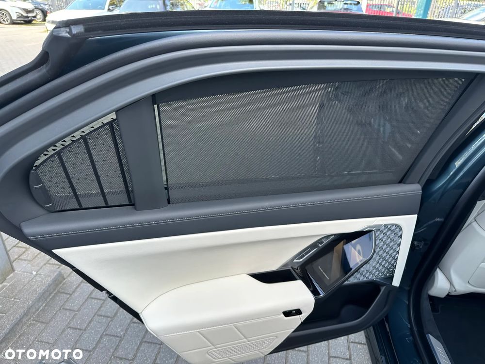 BMW Seria 7 M760e PHEV xDrive Individual Edition sport - 21