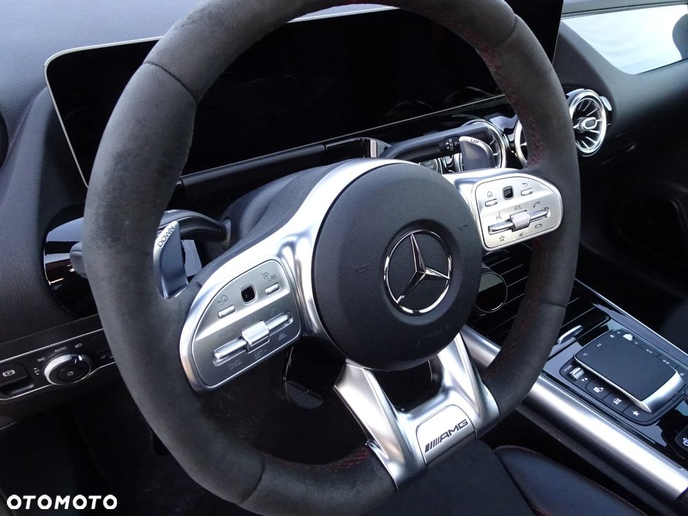 Mercedes-Benz GLA - 23