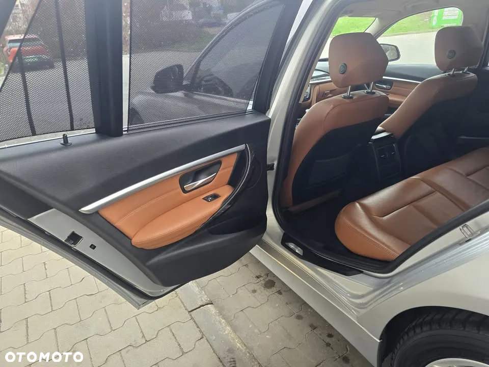 BMW Seria 3 330d Touring xDrive Luxury Line - 20