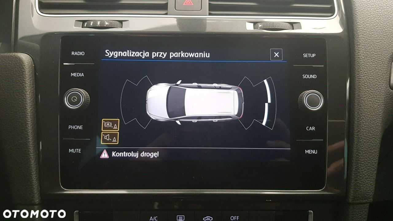 Volkswagen Golf - 27