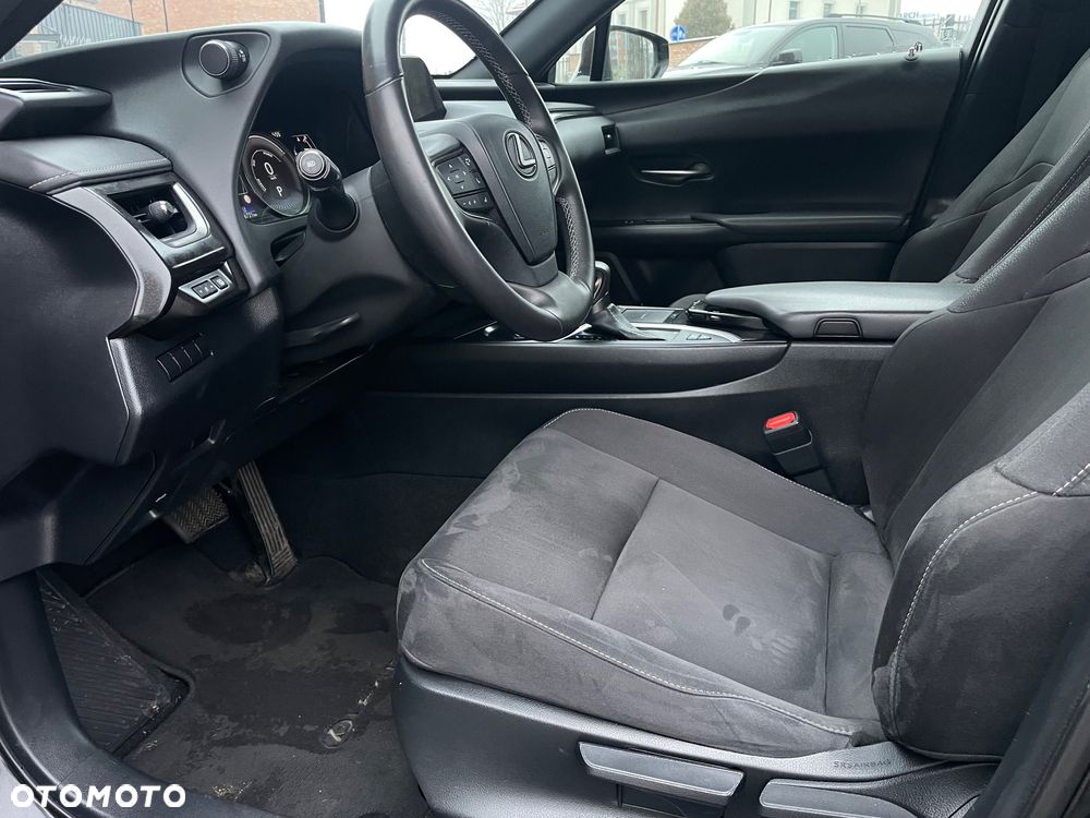 Lexus UX 250h Business Edition - 16