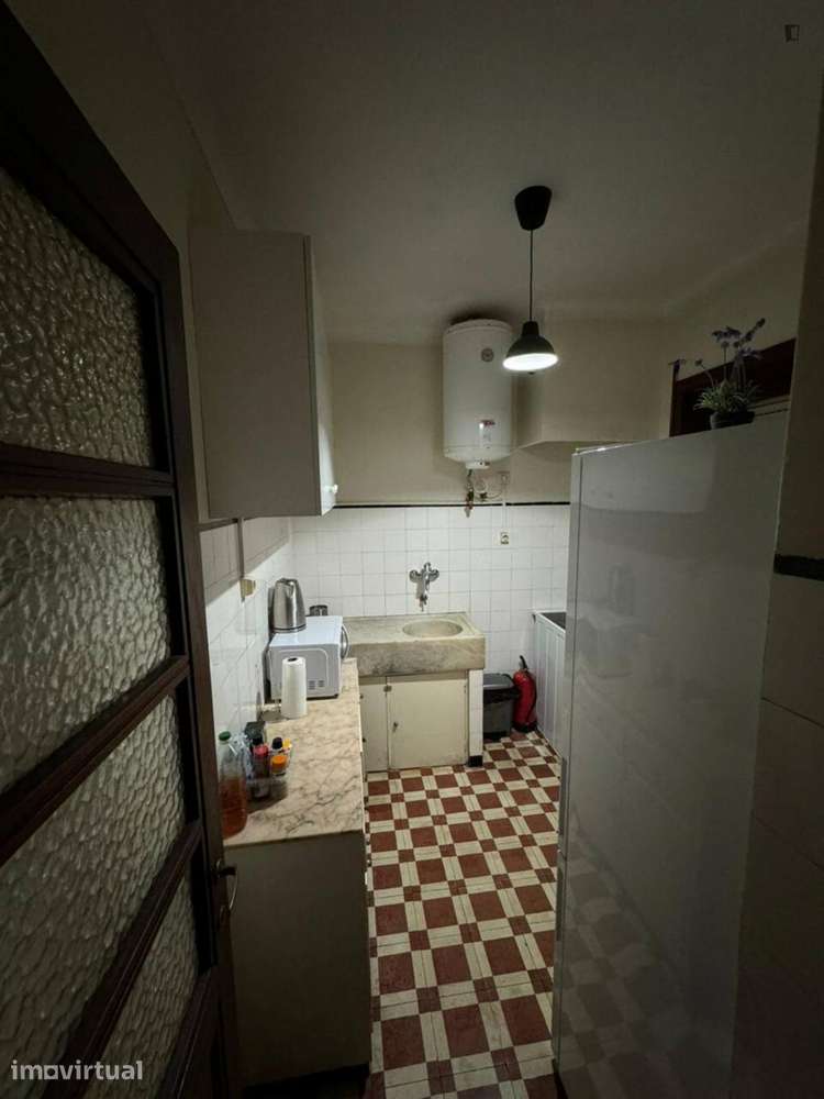 Quarto - localizado em Cedofeita Porto - Grande imagem: 4/9