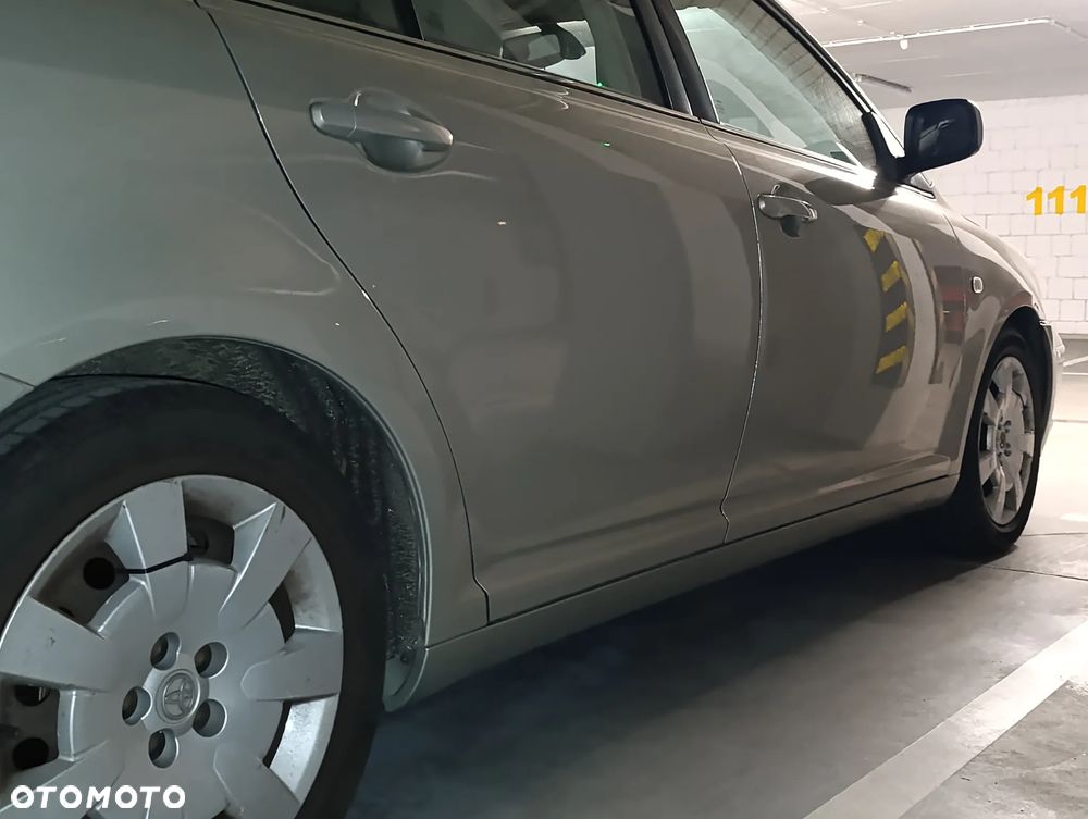 Toyota Avensis - 19