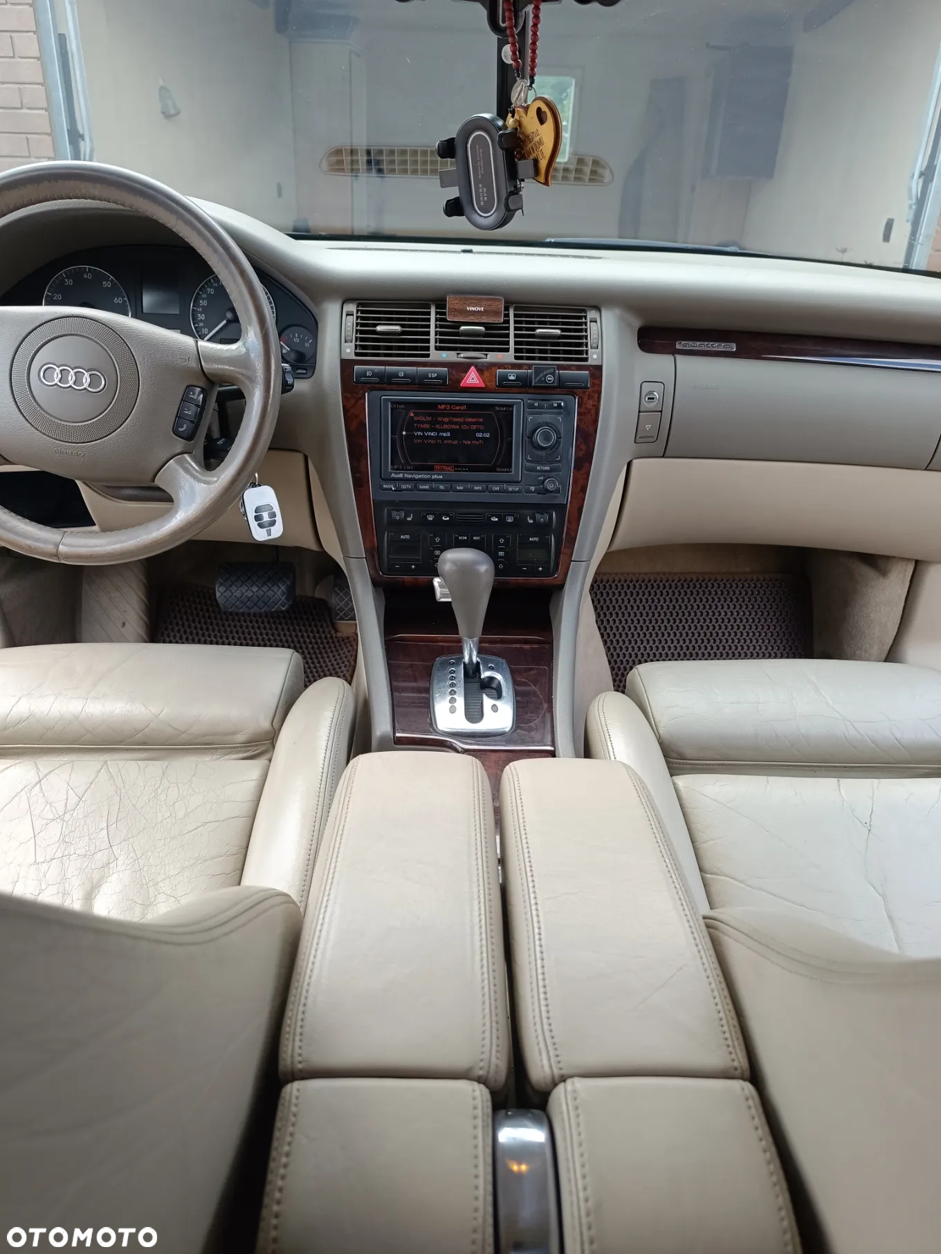 Audi A8 4.2 Quattro - 14
