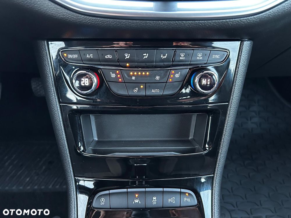 Opel Astra 1.2 Turbo Business Edition - 31