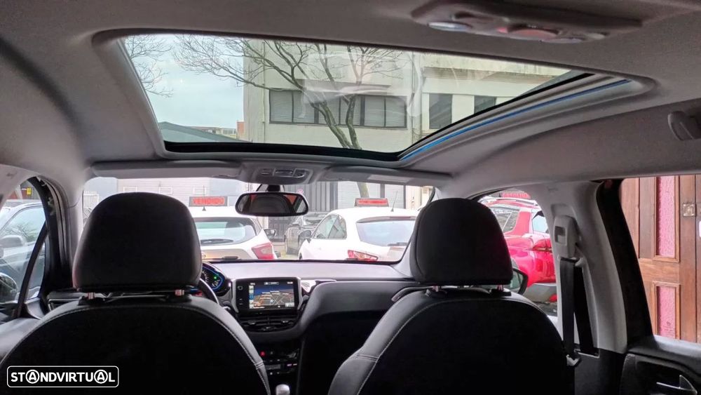 Peugeot 2008 1.2 PureTech Allure - 52