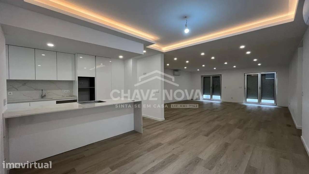 Apartamento T4 totalmente remodelado | Box para 2 carros - Grande imagem: 2/28