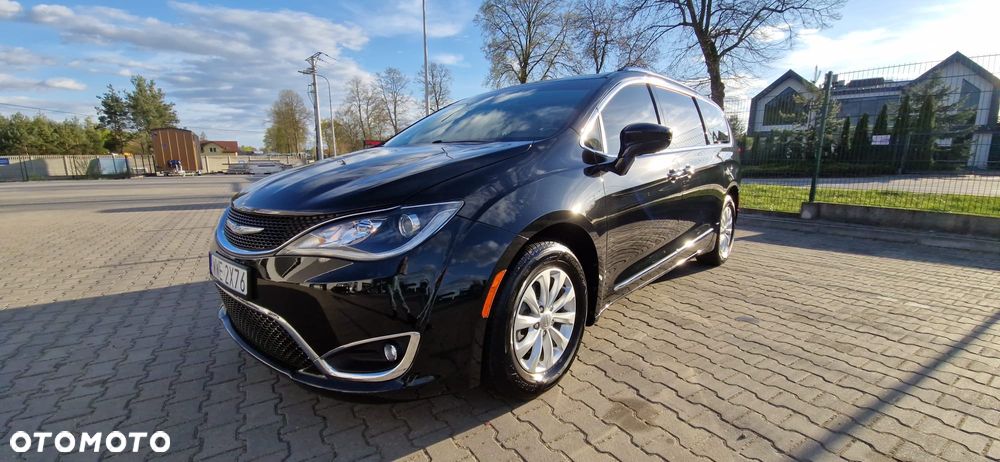 Chrysler Pacifica - 2
