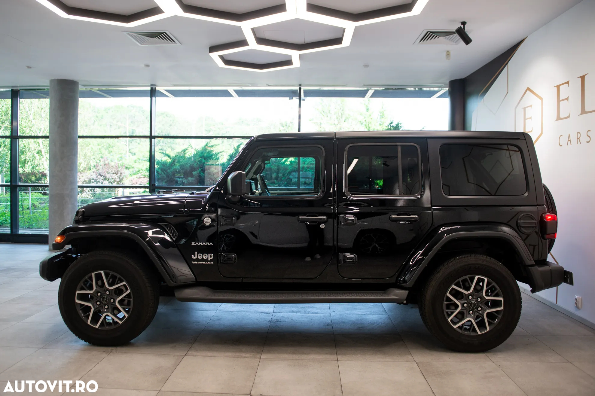 Jeep Wrangler Unlimited 2.0 AT8 4WD Sahara - 4