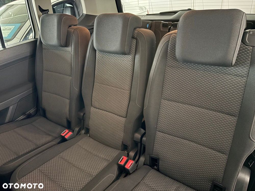 Volkswagen Touran - 14