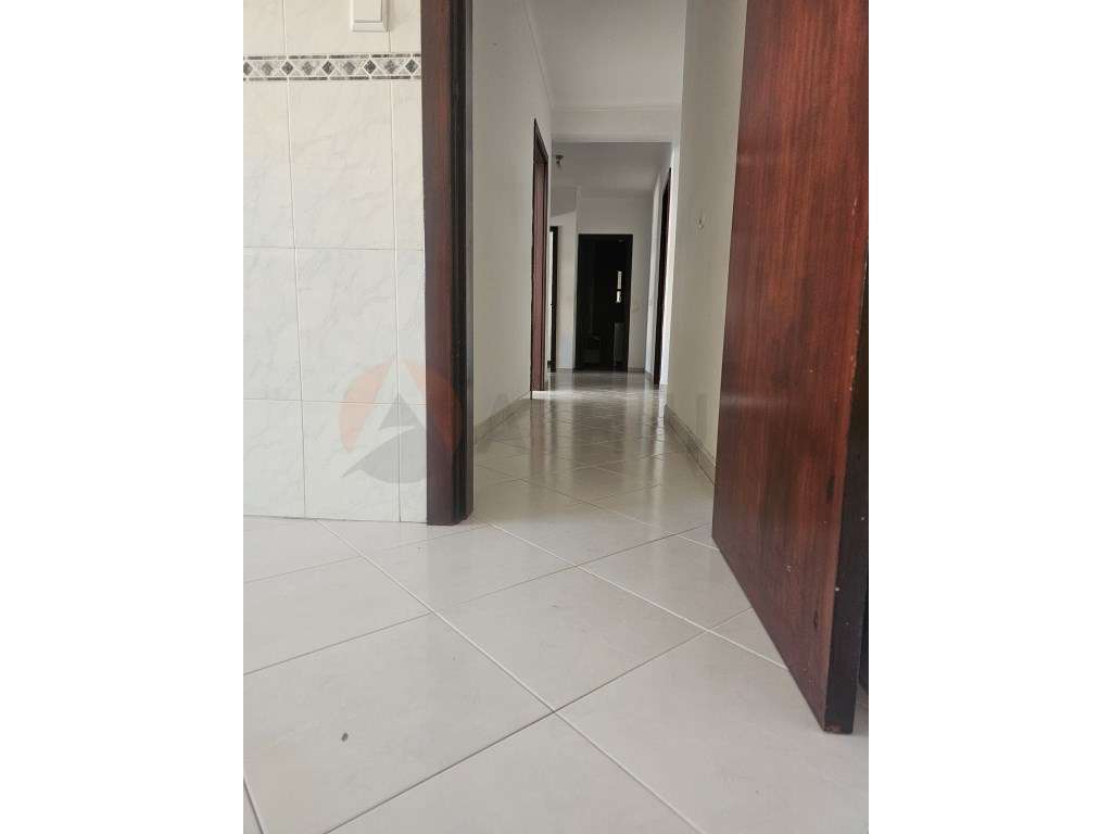 EXCLUSIVO | T2 COM 82m², ELEVADOR E LAREIRA NO VALE DO COBRO - SETÚ... - Grande imagem: 5/21