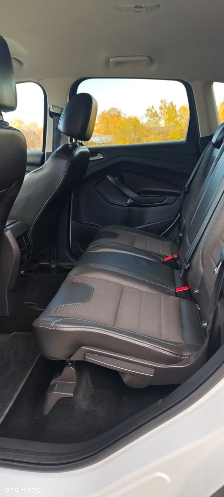 Ford Kuga 1.5 EcoBoost 2x4 Titanium - 25