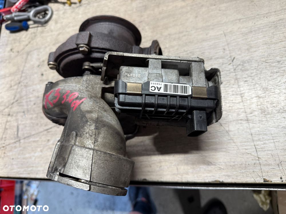 Turbo turbosprężarka X3 3.0d lift nastawnik elektryczny GT2260V - 2
