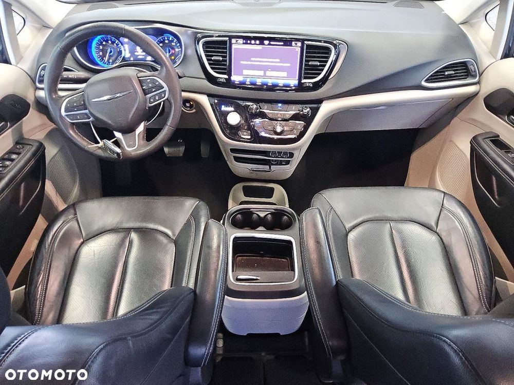 Chrysler Pacifica - 6