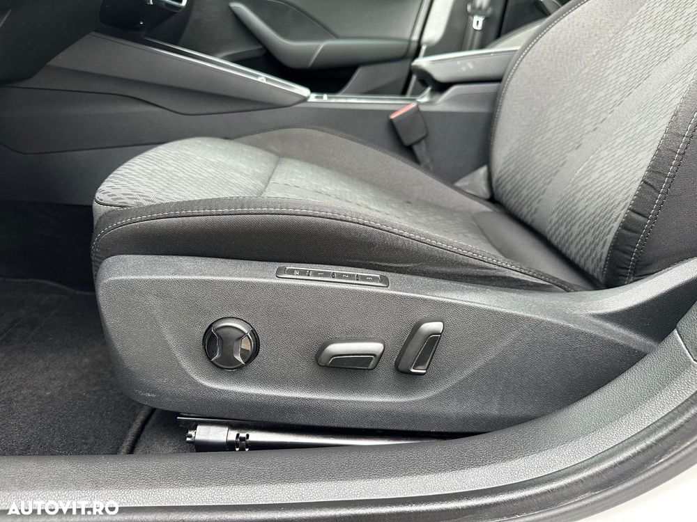 Skoda Octavia Combi 2.0 TDI DSG First Edition - 28