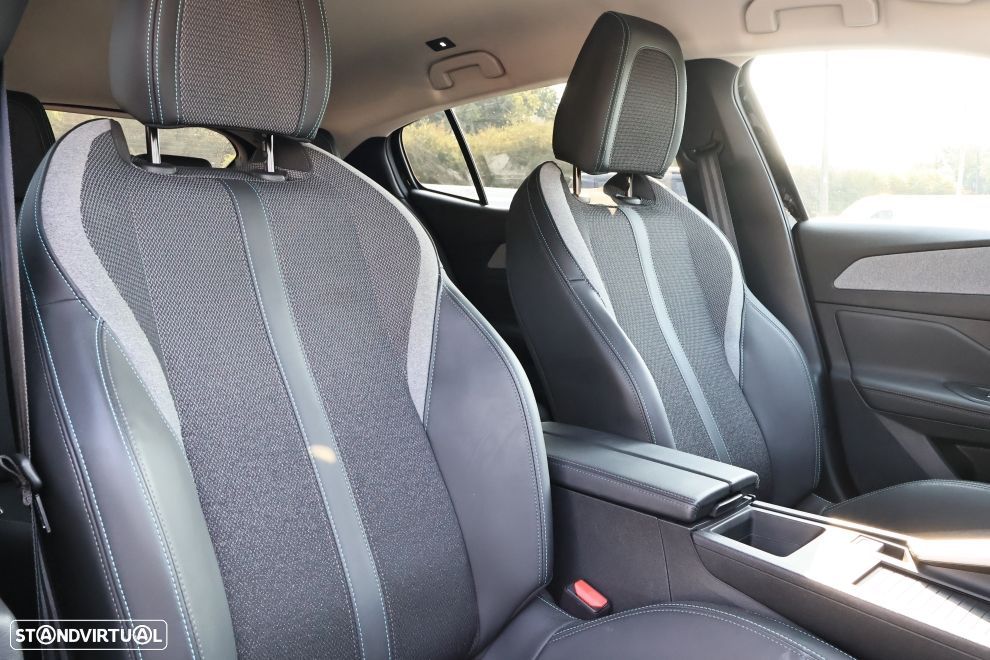 Peugeot 408 1.2 Hybrid Allure e-DCS6 - 13