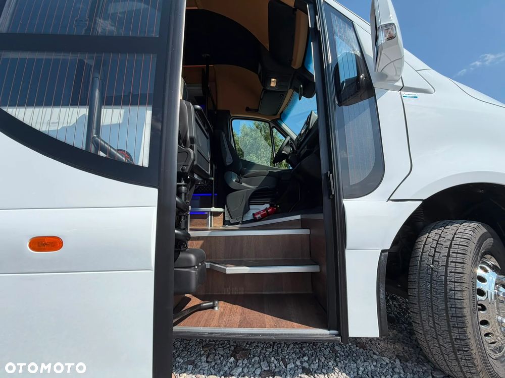Mercedes-Benz Sprinter 519 - 12
