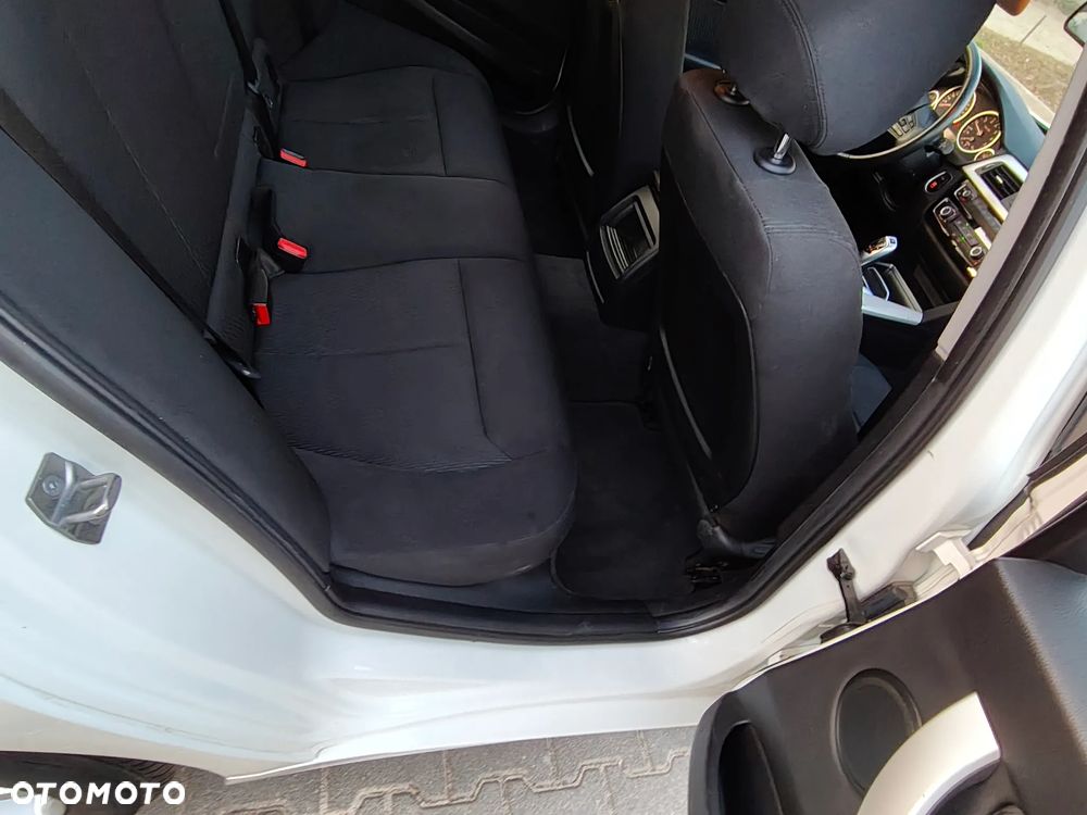 BMW Seria 3 318i GPF Sport Line Shadow - 17