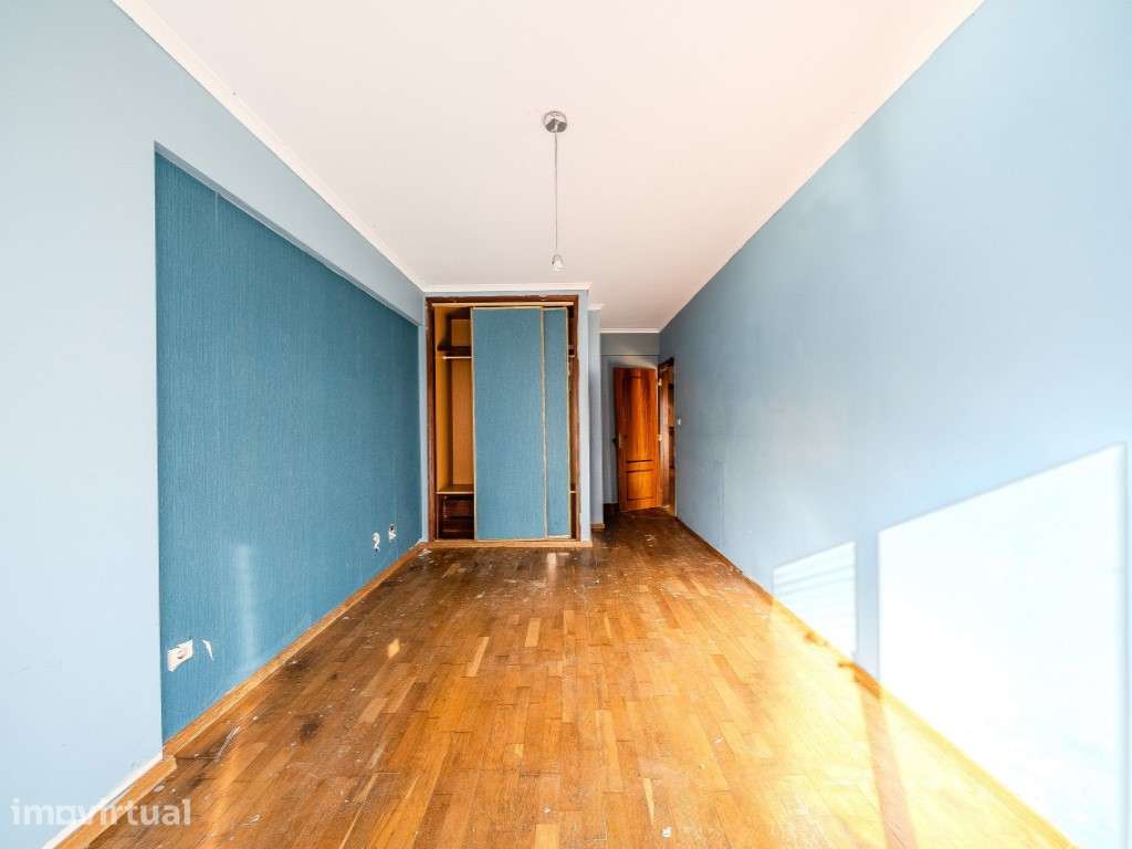 T3 com Suite, 2 Casas de Banho e Arrecadação, a 5min da Estação de ... - Grande imagem: 3/41