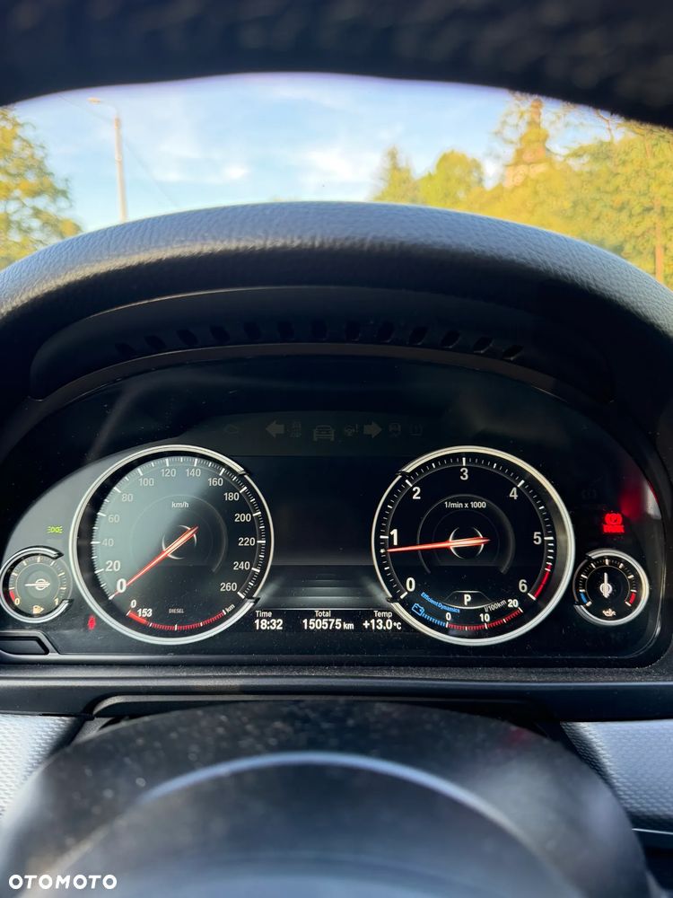 BMW Seria 5 525d xDrive - 9
