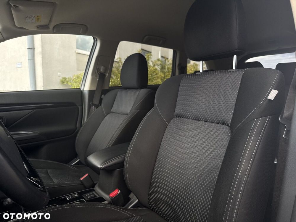 Mitsubishi Outlander 2.0 Intense + 4WD CVT - 22