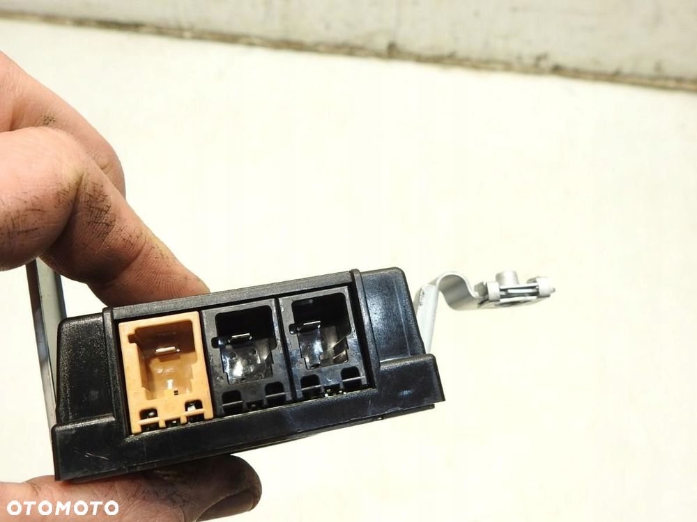 WZMACNIACZ ANTENY AUDI A3 8P 8P4035225D - 3