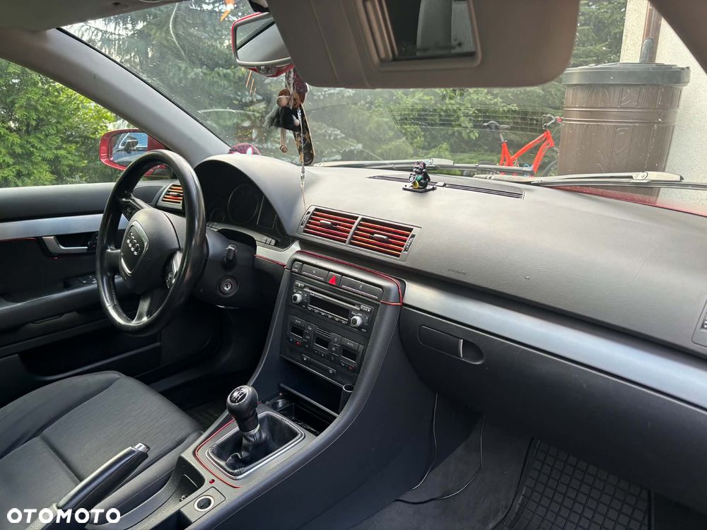 Audi A4 Limousine - 5