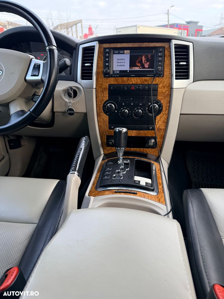 Jeep Grand Cherokee - 11