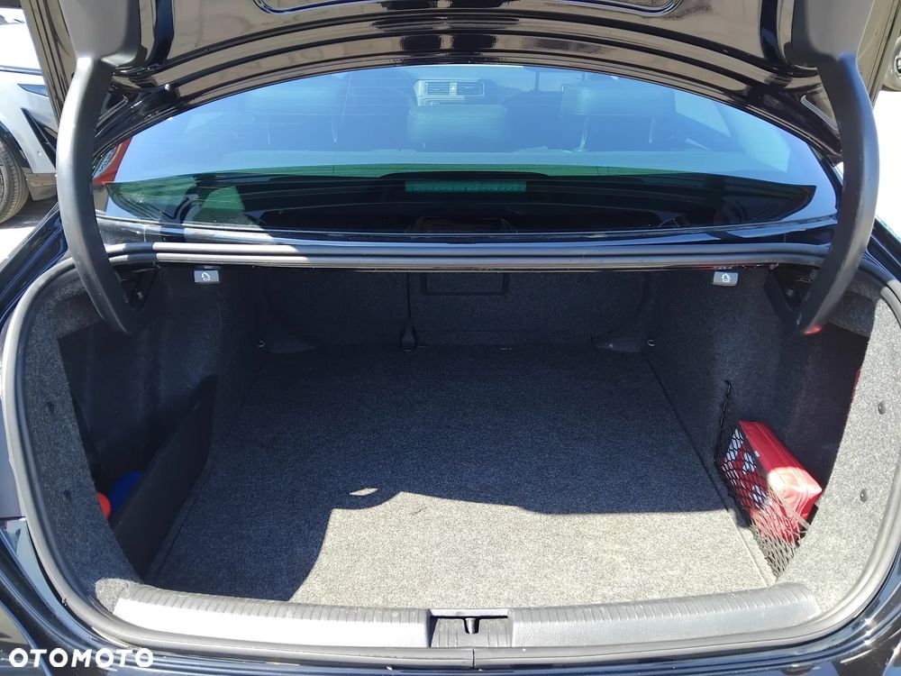 Volkswagen Jetta 2.0 TDI Highline - 24