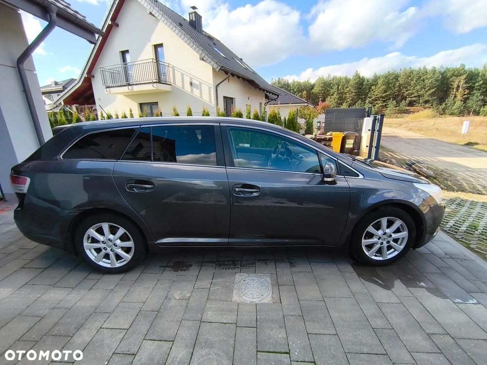 Toyota Avensis 2.0 D-4D Premium - 9
