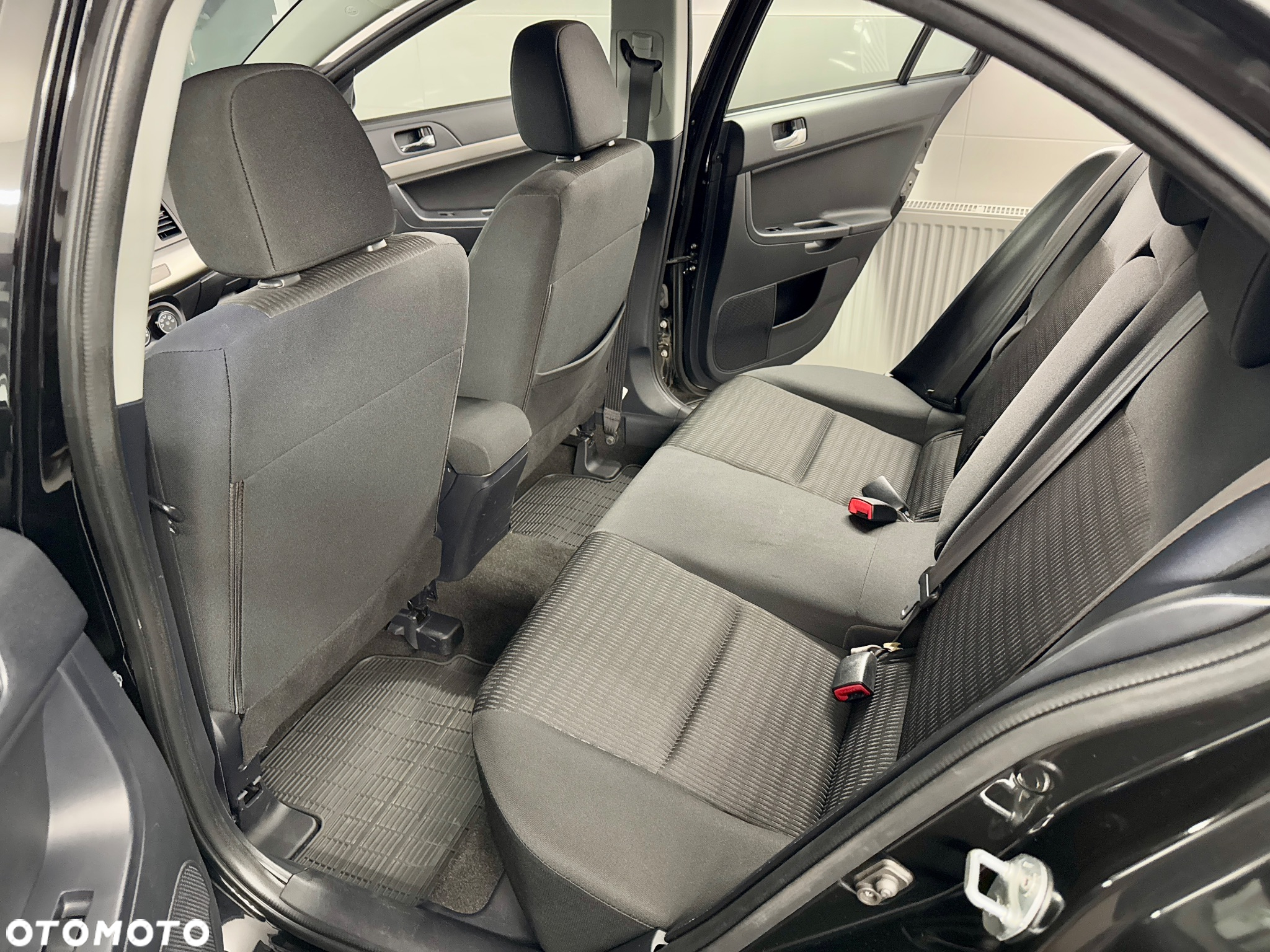 Mitsubishi Lancer 1.6 - 18