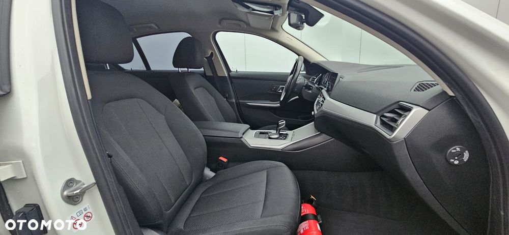 BMW Seria 3 318i Business Edition - 19