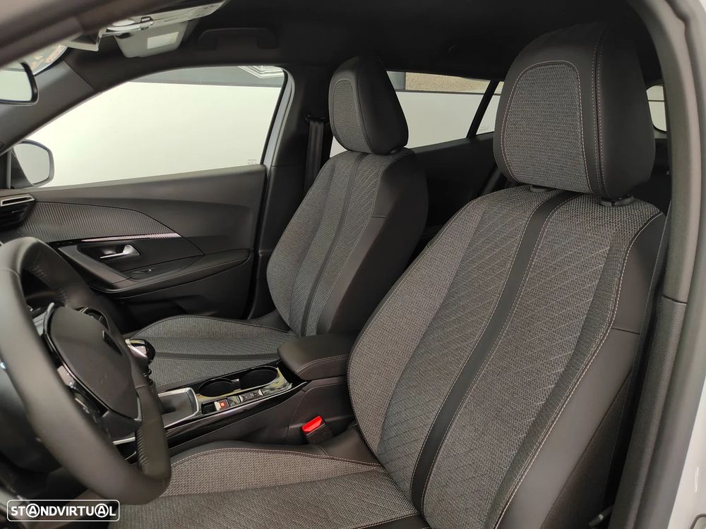 Peugeot 2008 1.2 PureTech Allure - 29