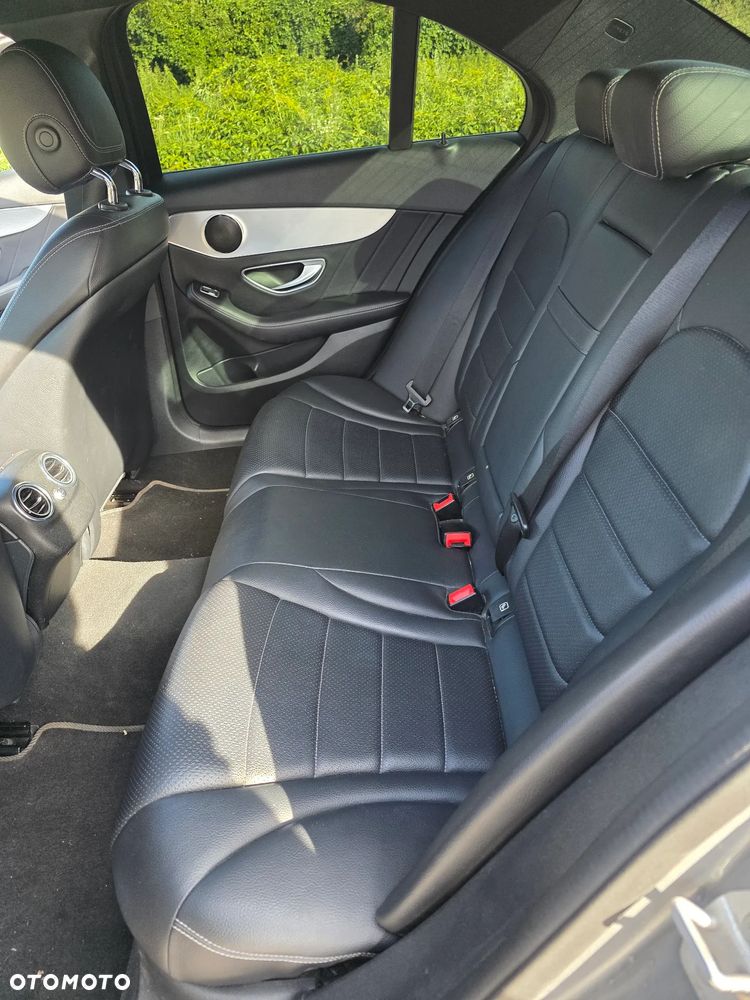 Mercedes-Benz Klasa C 200 7G-TRONIC AMG Line - 29
