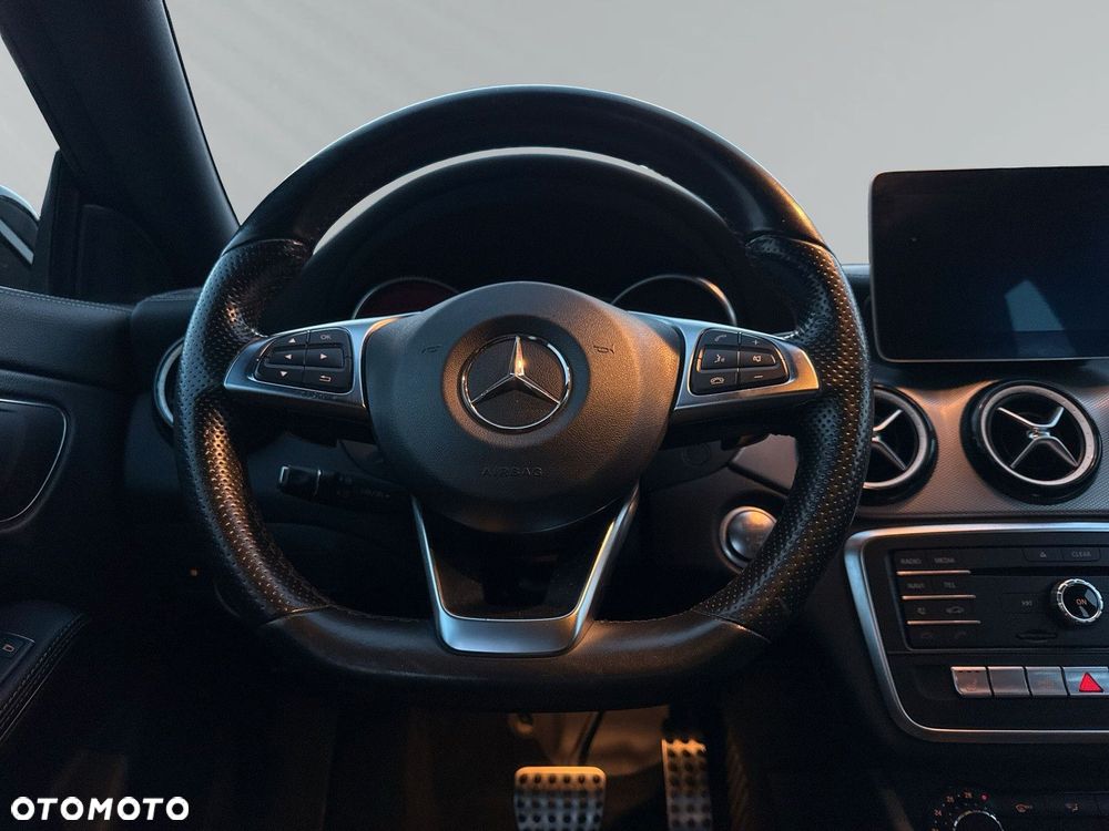Mercedes-Benz CLA 180 7G-DCT AMG Line - 6