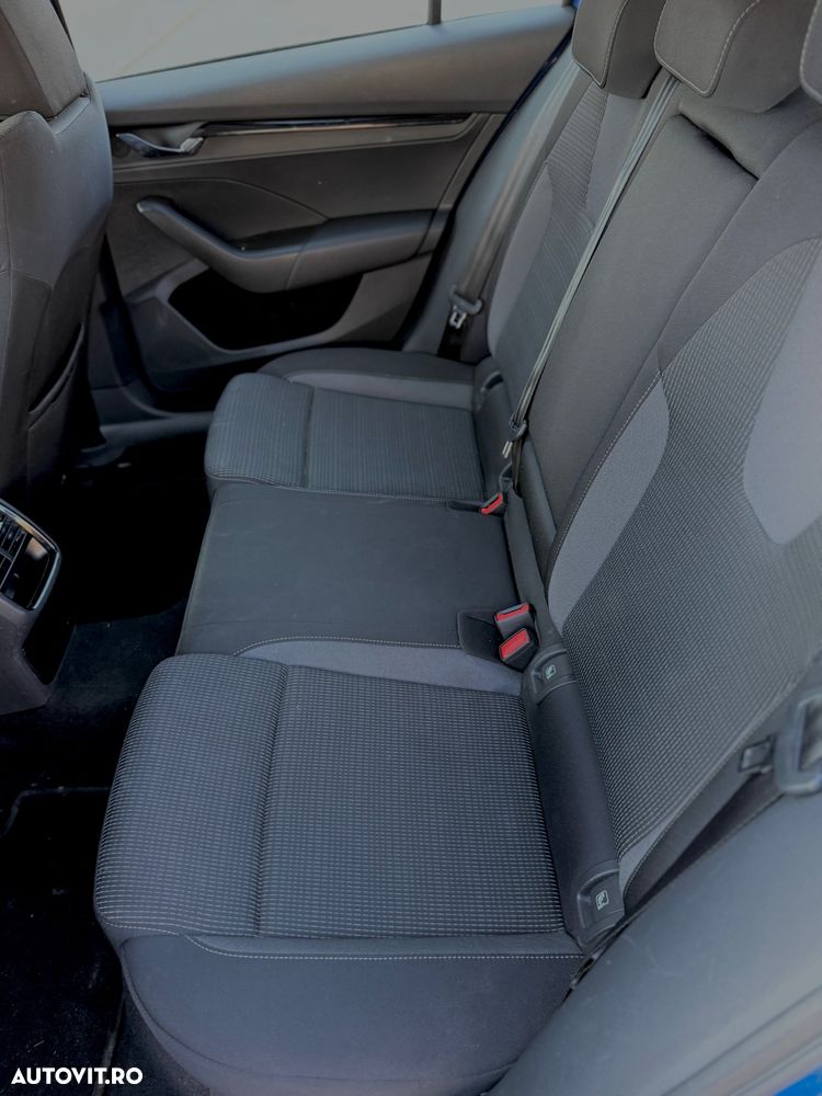 Skoda Octavia Combi 2.0 TDI DSG Edition - 10