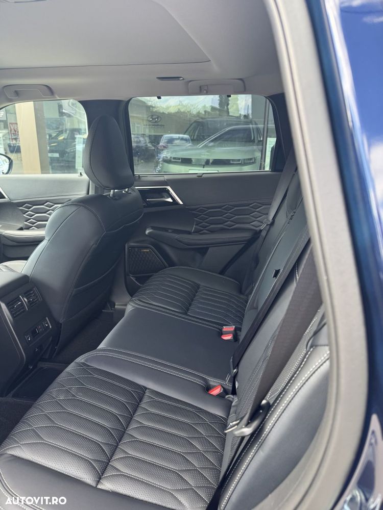 Mitsubishi Outlander - 16