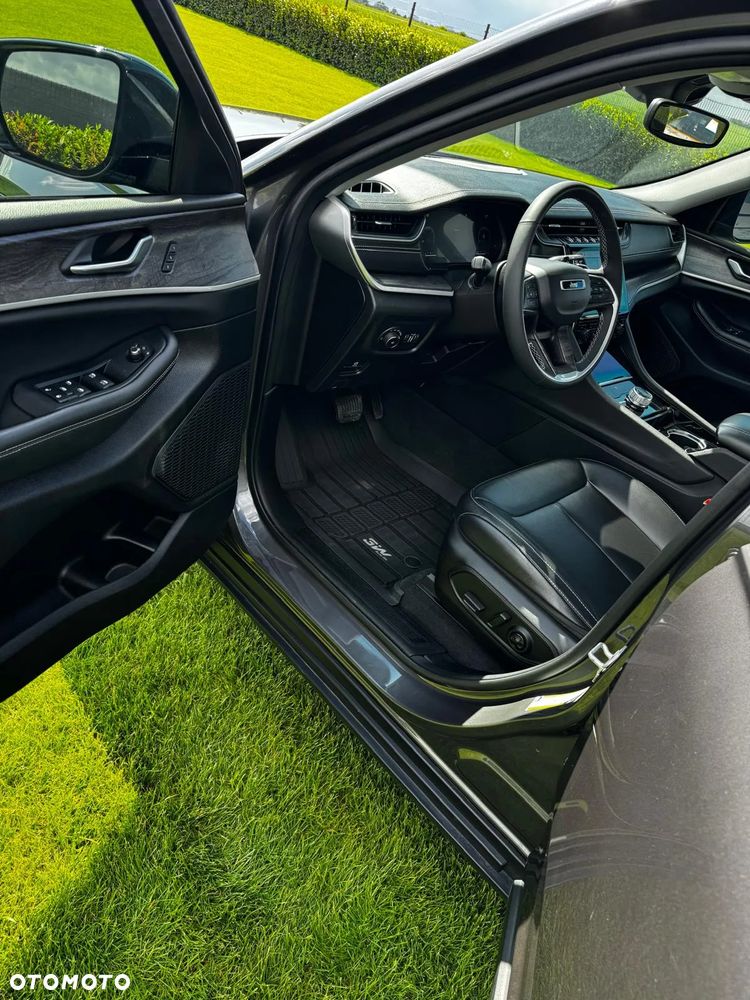 Jeep Grand Cherokee - 16