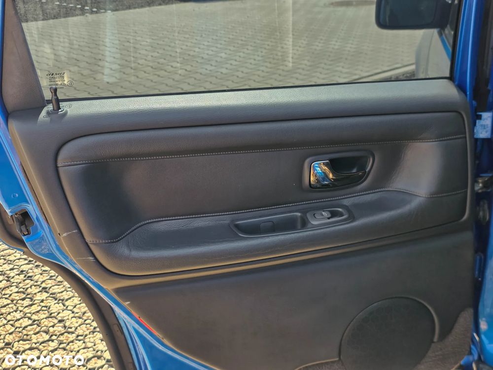 Volvo V70 R 2.3 AWD - 16