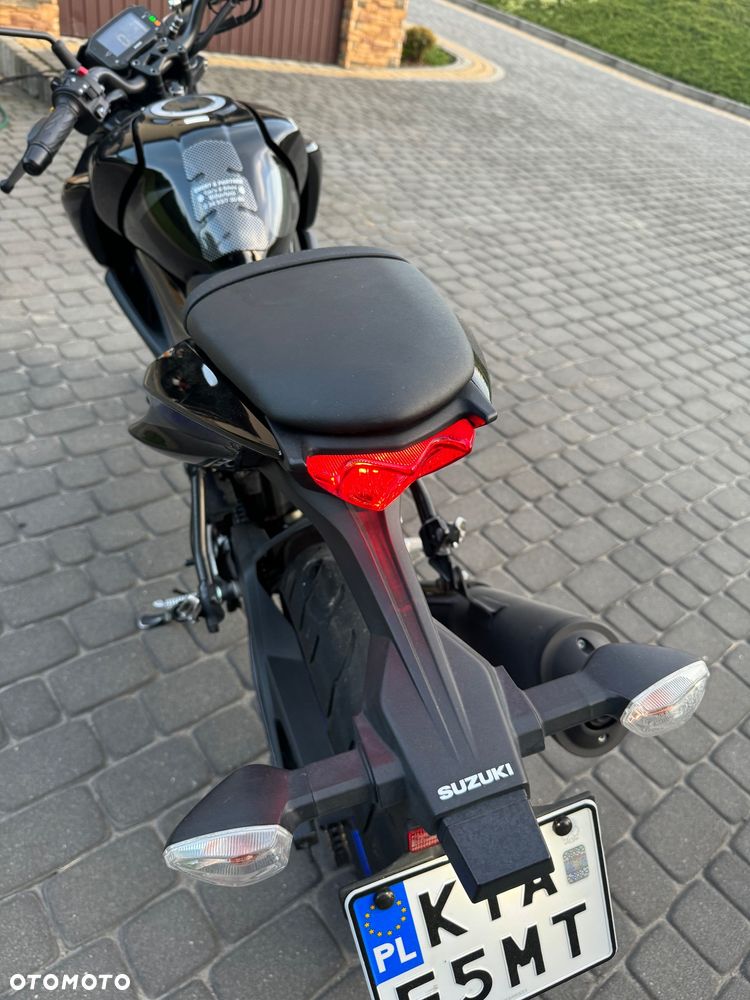 Suzuki GSX - 19