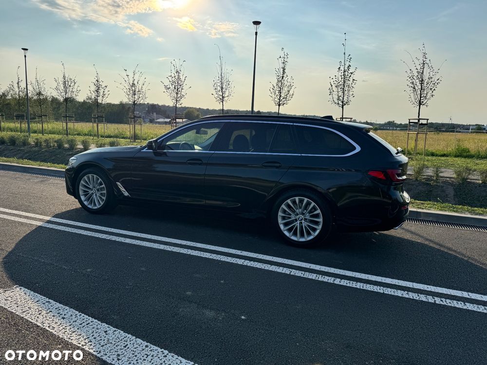 BMW Seria 5 530i xDrive mHEV - 15