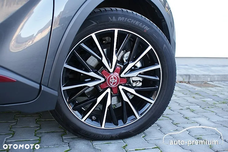 Toyota C-HR 1.8 Hybrid Neon Lime powered by JBL - 32