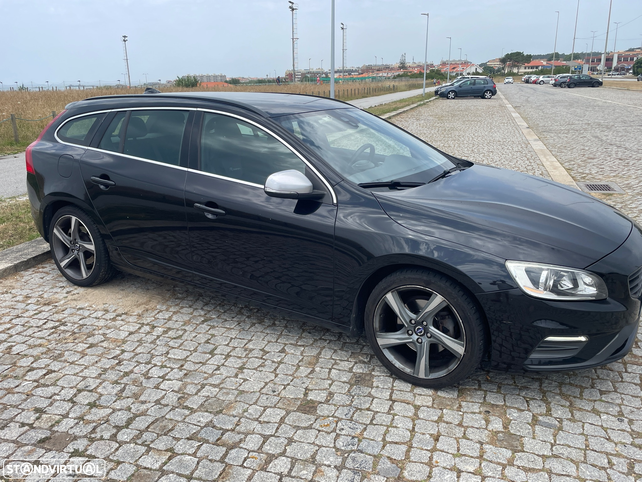 Volvo V60 2.0 D4 R-Design - 3