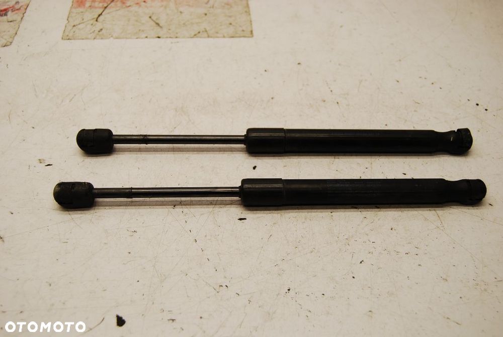 SIŁOWNIK KLAPY BAGAŻNIKA TYŁ 8H0827552B AUDI A4 B6 B7 CABRIO 8H0827552A - 1