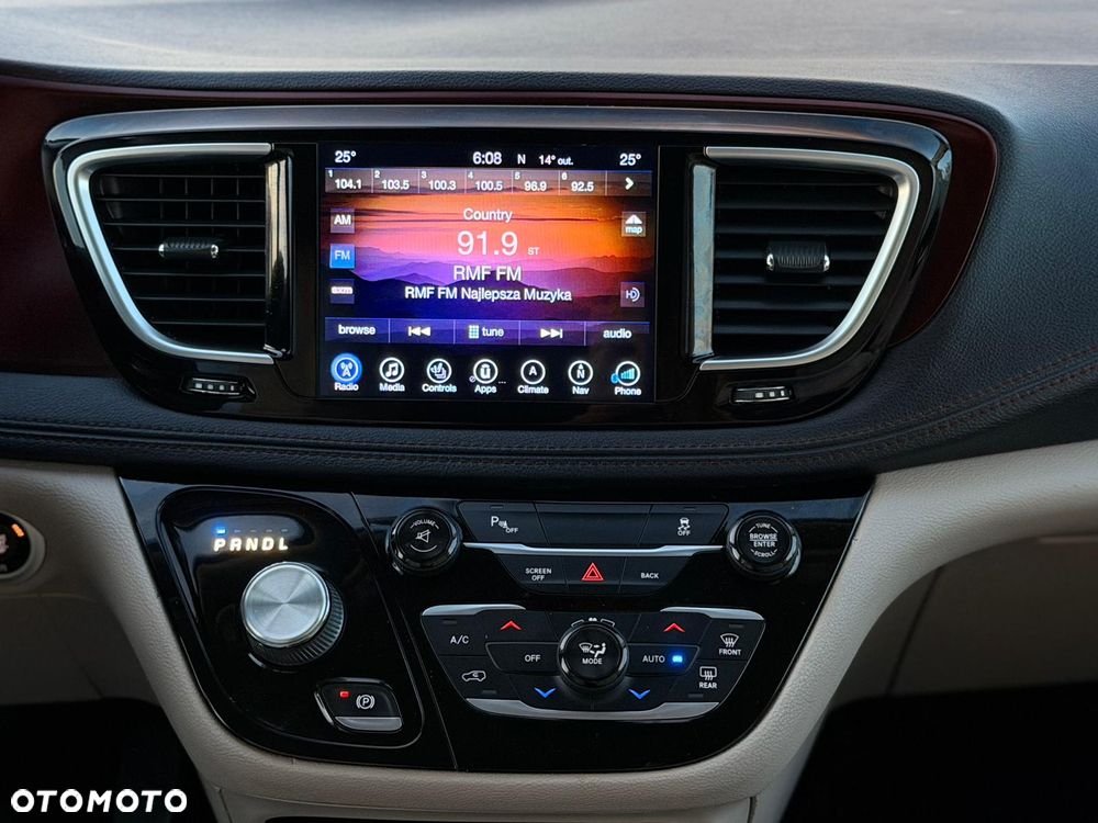 Chrysler Pacifica - 27