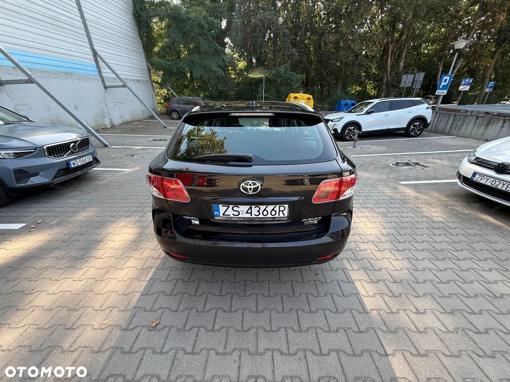 Toyota Avensis - 10